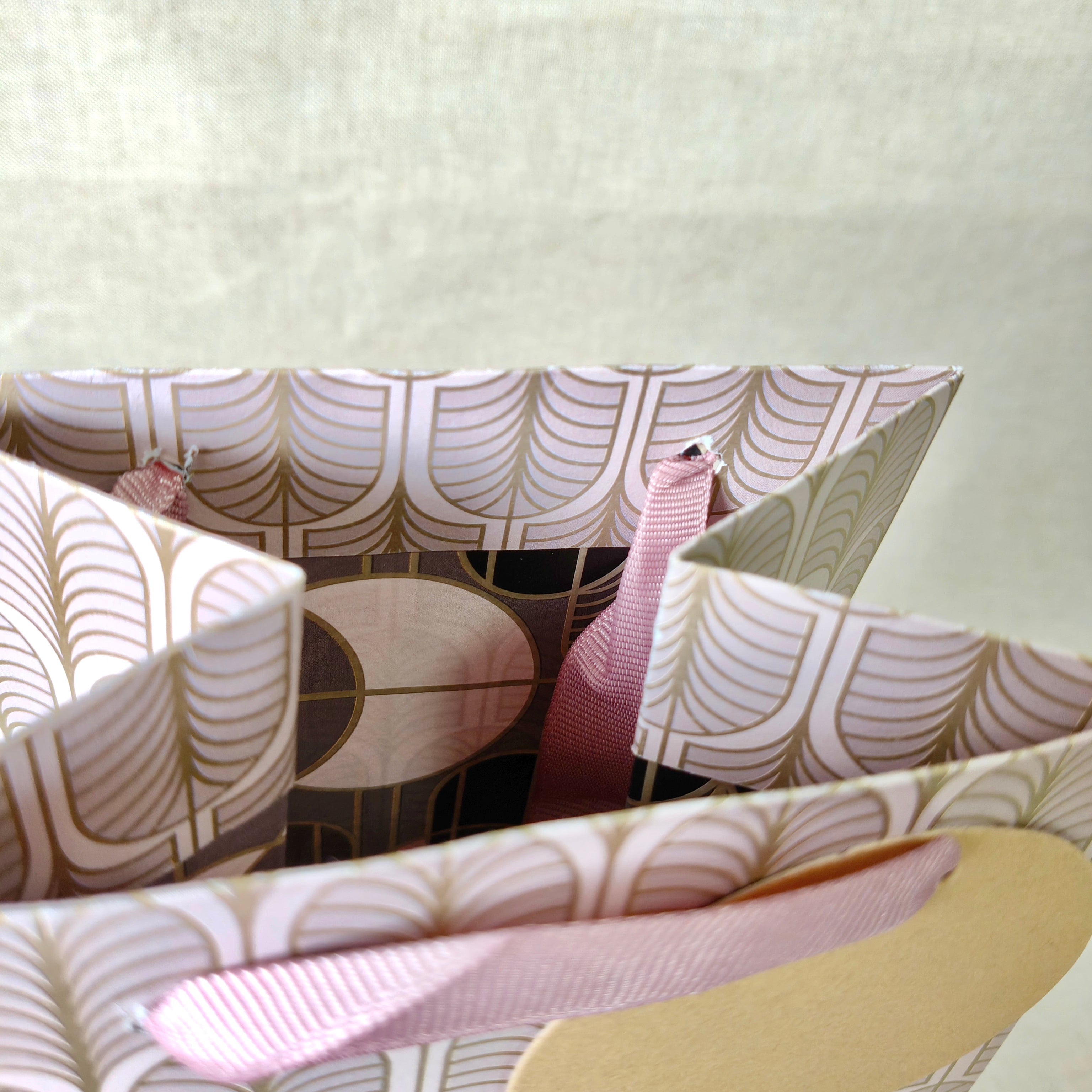 Gilded Era Rose Bottle Bags with Tissues