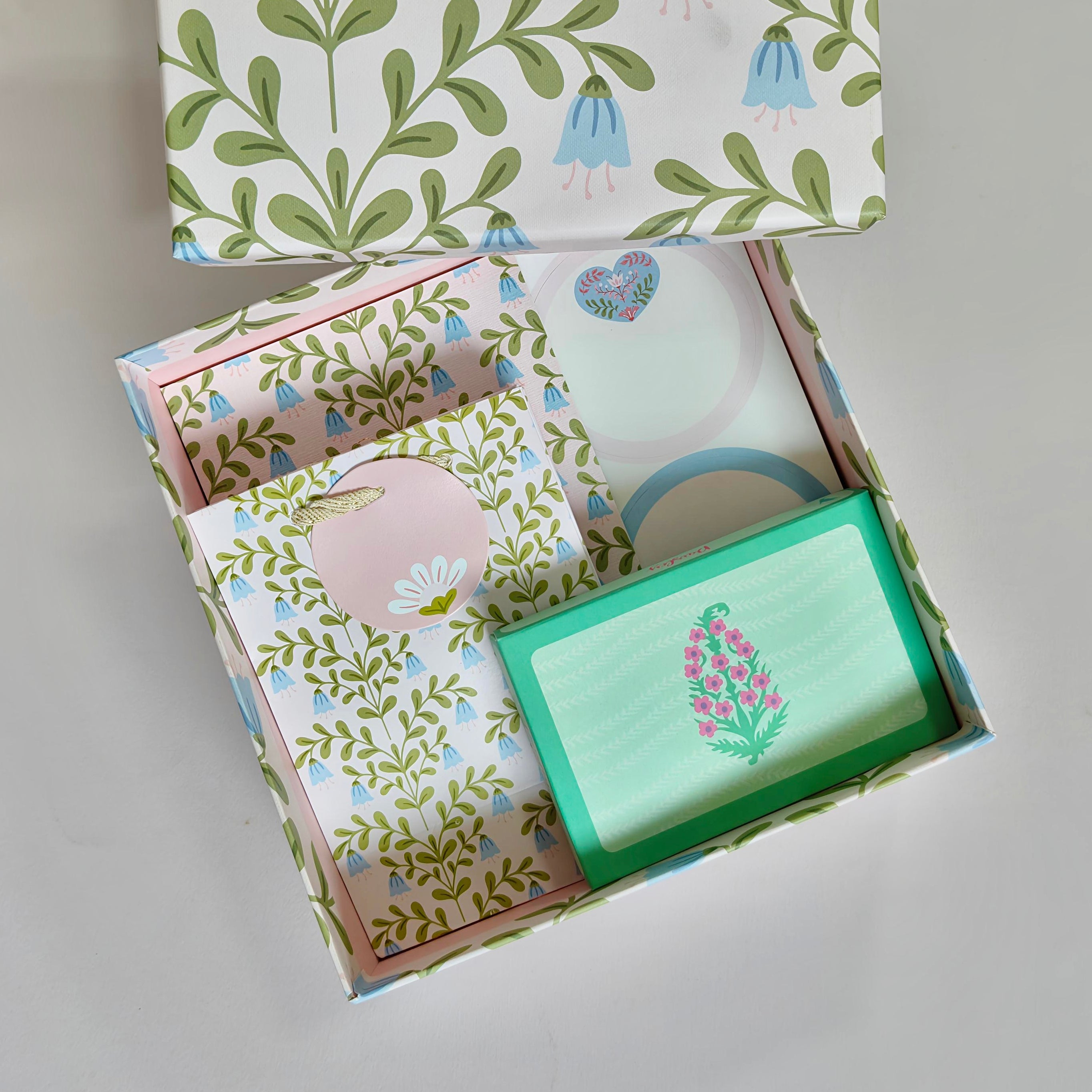Ivy Essential Gift Hamper