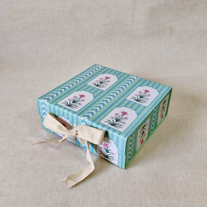 Palladio Collapsible Box with Ribbon