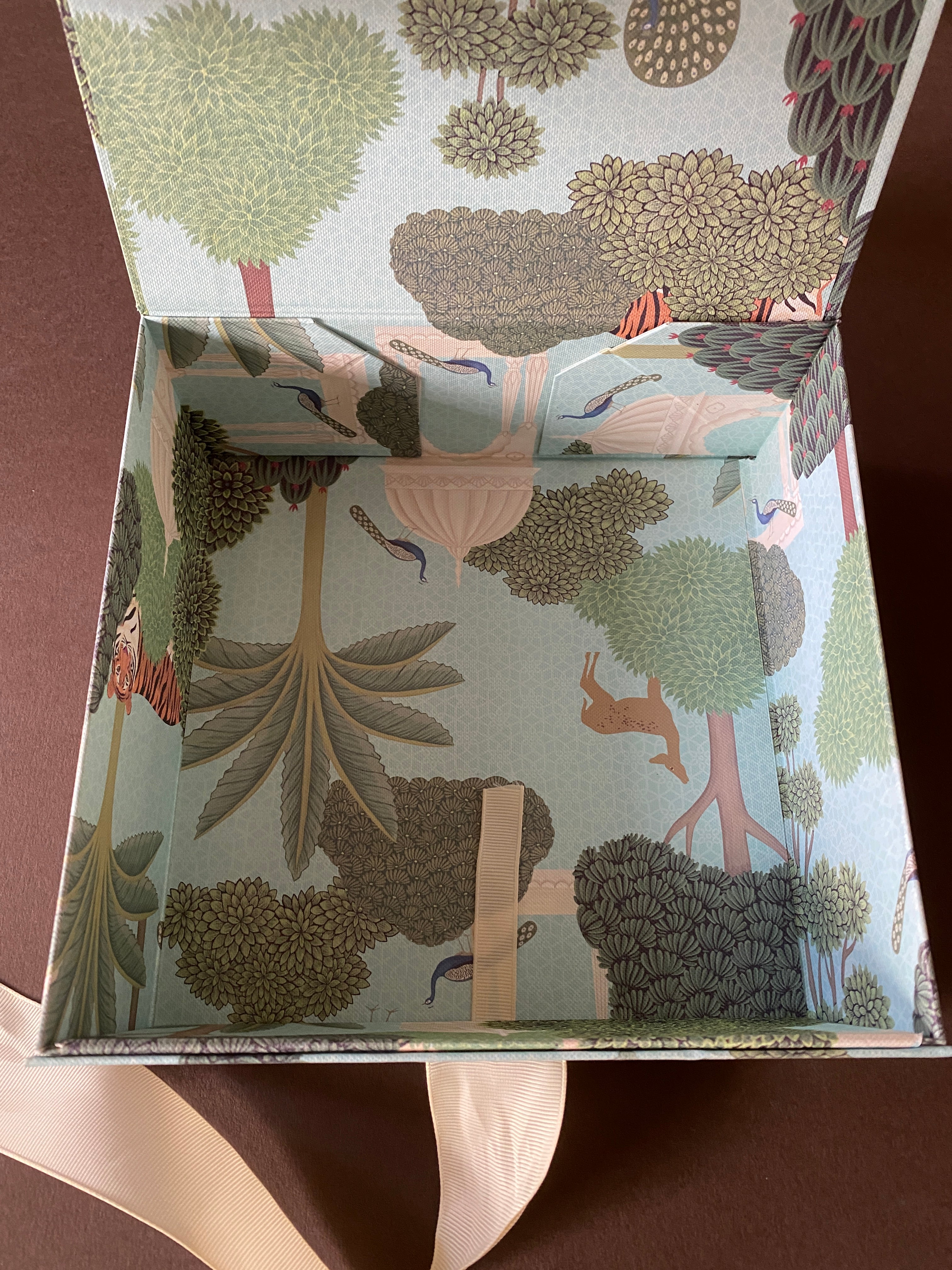 Bagh Collapsible Box with Ribbon