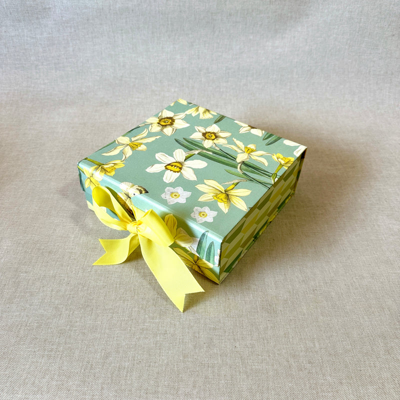 Daffodils Large Collapsible Box WITH RIBBON